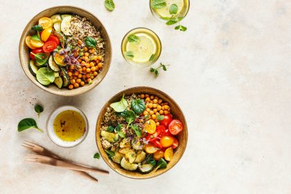 Quinoa, chickpeas and vegetables bowls