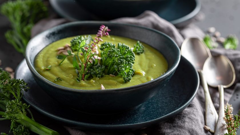 Vegan broccoli soup as healthy and fresh starter.